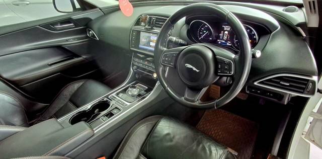 2024 JAGUAR XE SALOON 2.0 PRESTIGE