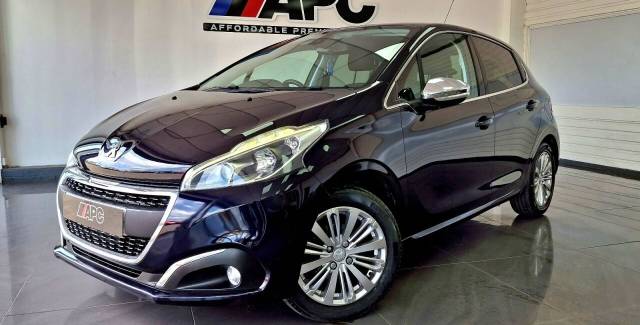 Peugeot 208 1.2 PureTech Allure Hatchback 5dr Petrol Manual Euro 6 (s/s) (82 ps) Hatchback Petrol BLUE